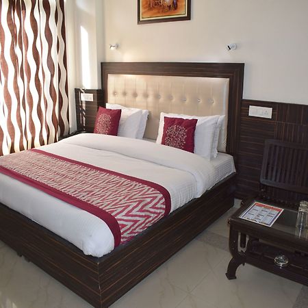 Oyo 10322 Hotel Raja Palace Dharamshala Eksteriør billede